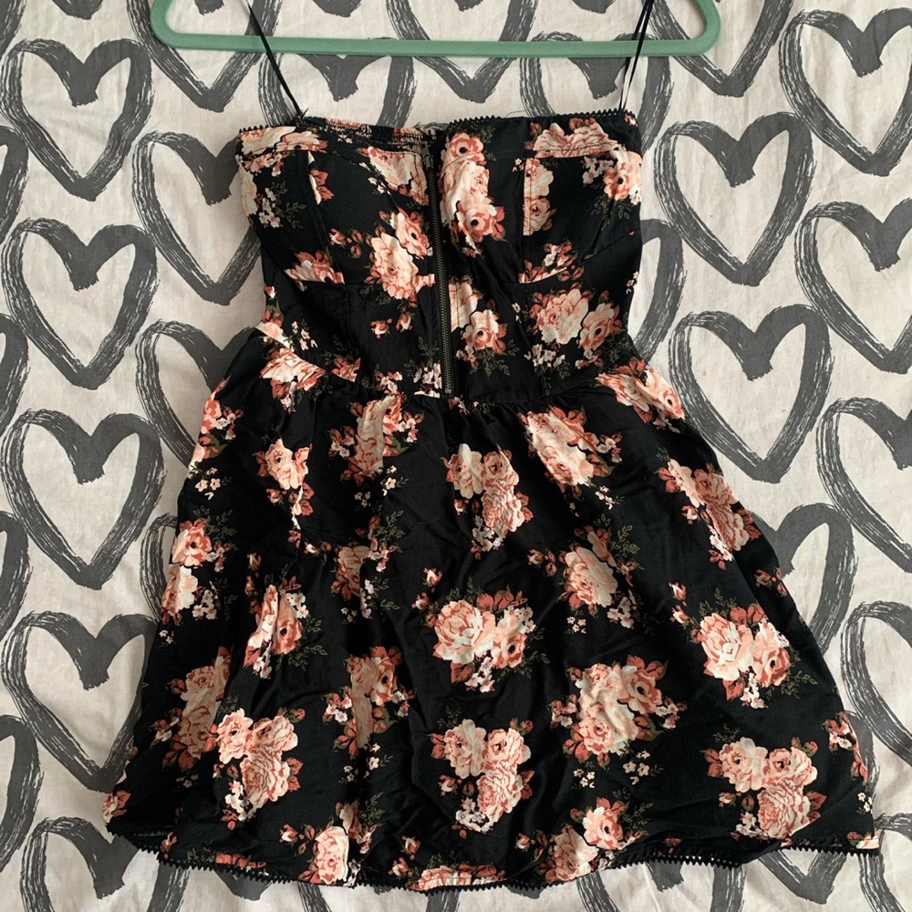 Good condition strapless dress. Size small, super short. I am 5’5 and too short